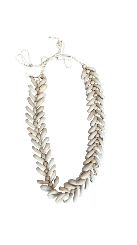 HALI SHELLS NECKLACE